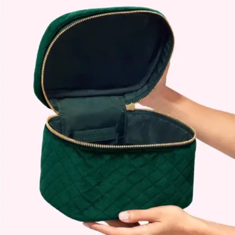 STONEY CLOVER LANE NWT GREEN QUILTED VELVET VANITY CASE